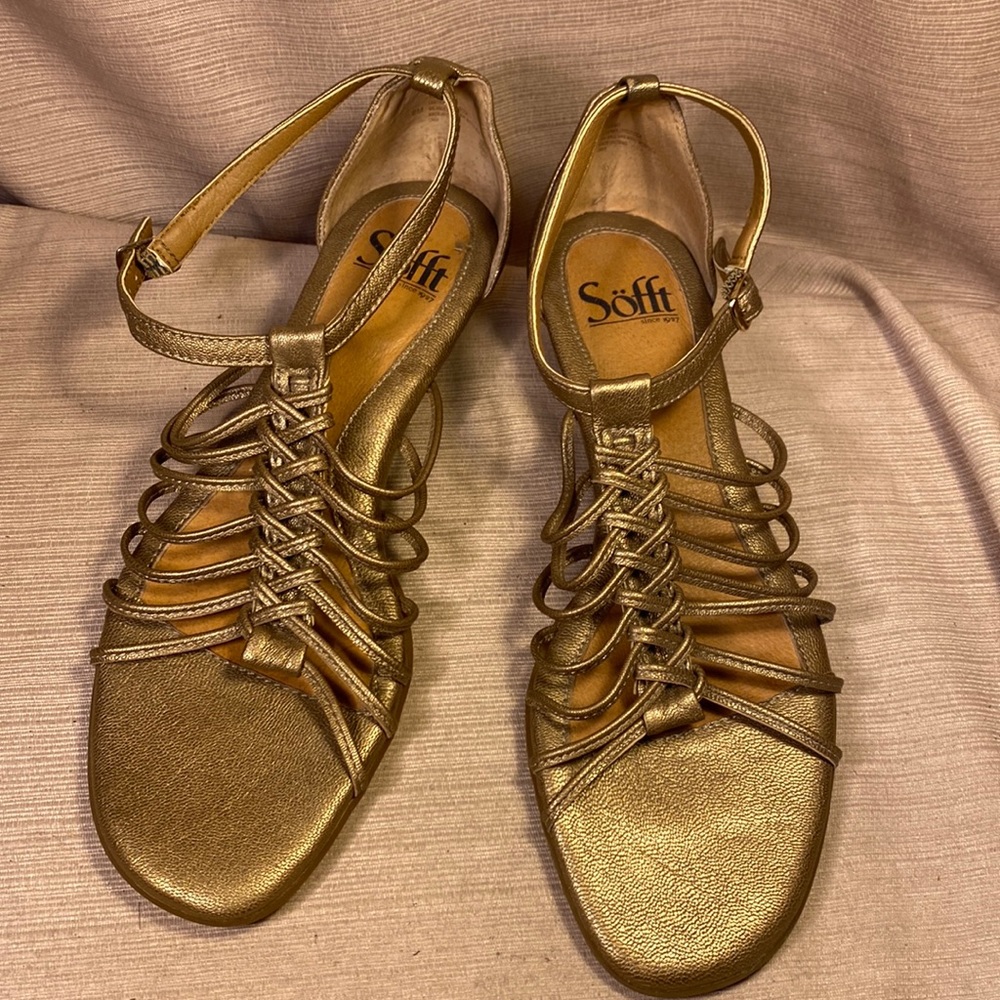 Sofft NWOT leather Roman sandals never worn